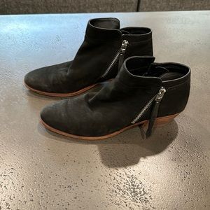 7.5 Sam Edelman black suede leather booties + working zippers
